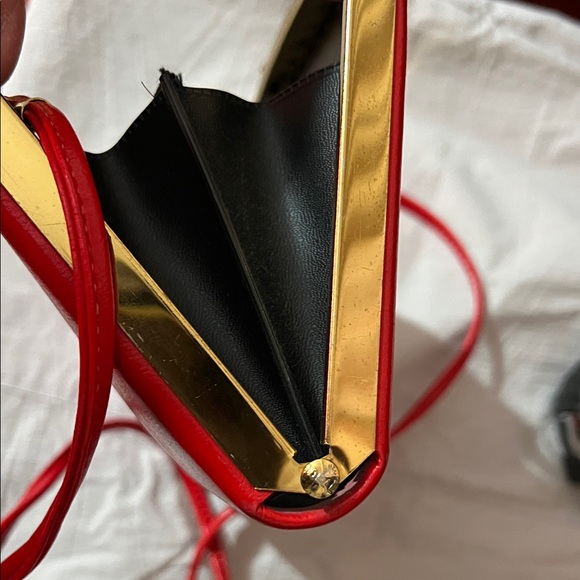 Elegant Red Crossbody Bag - Picture 8 of 11
